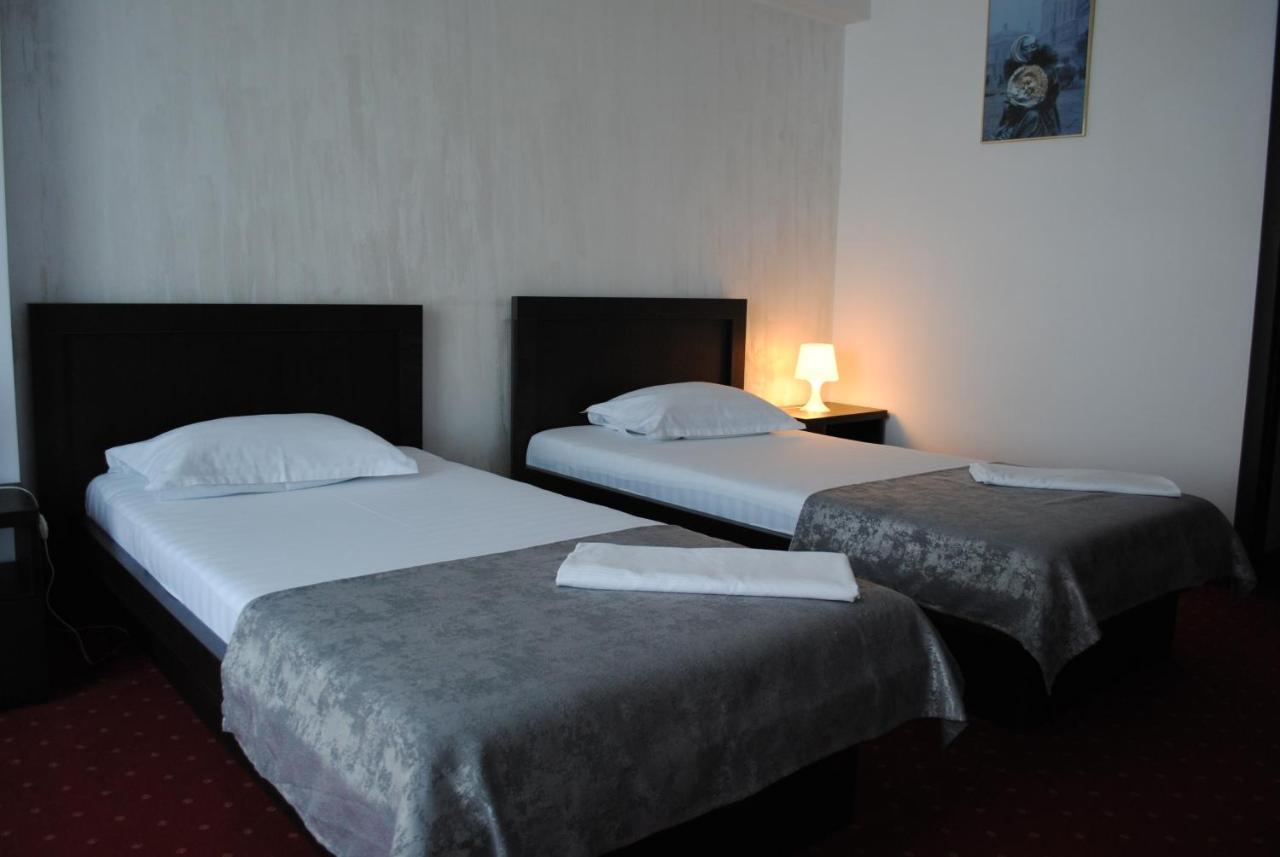 Hotel Corona Drobeta Turnu Severin Exterior foto