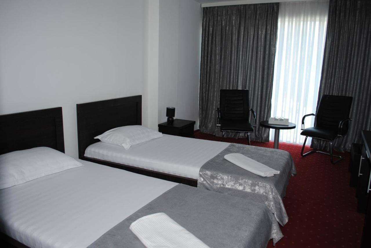 Hotel Corona Drobeta Turnu Severin Exterior foto