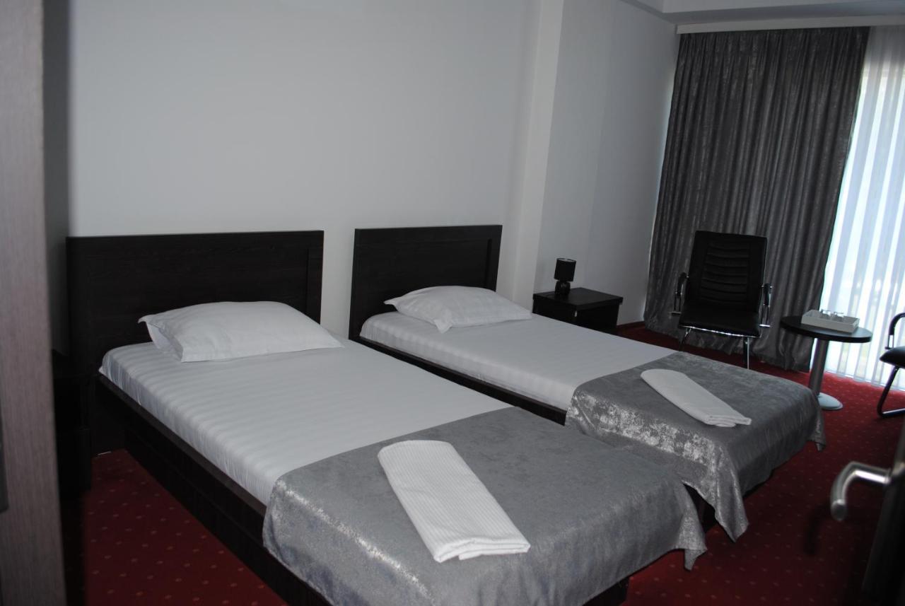 Hotel Corona Drobeta Turnu Severin Exterior foto