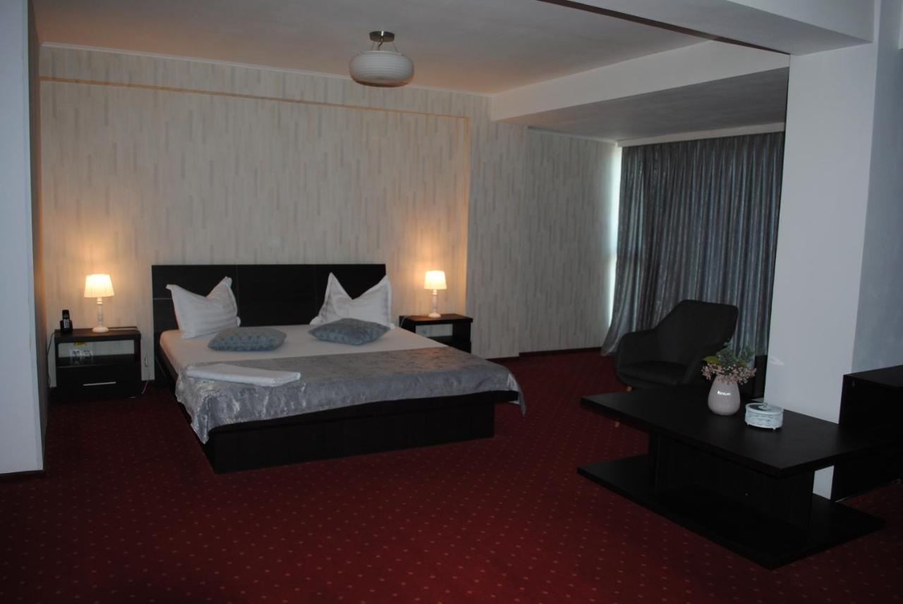Hotel Corona Drobeta Turnu Severin Exterior foto