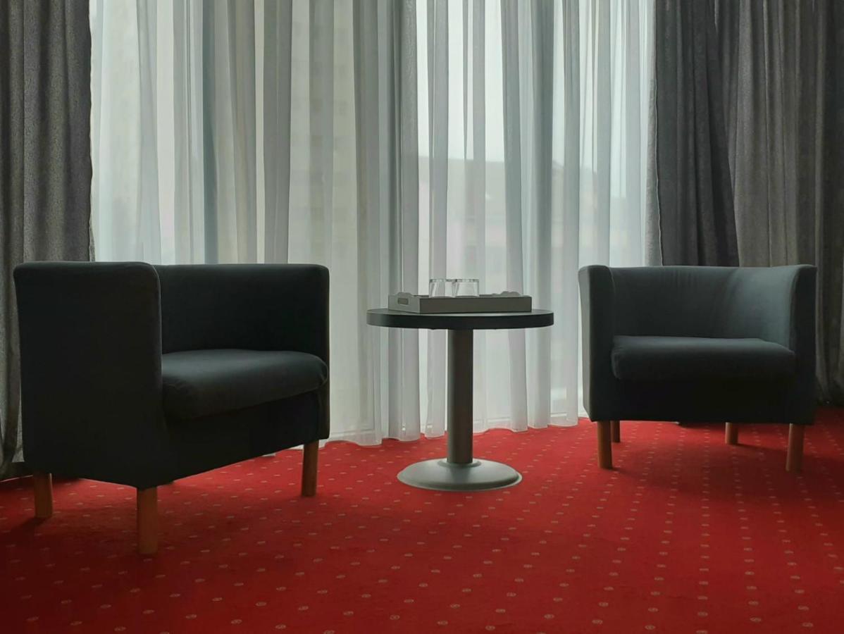 Hotel Corona Drobeta Turnu Severin Exterior foto